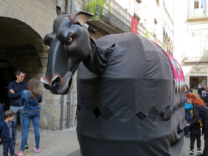 Fires 2017. Passejada amb la Mula Baba i teatre de titelles a la Rambla de la Llibertat