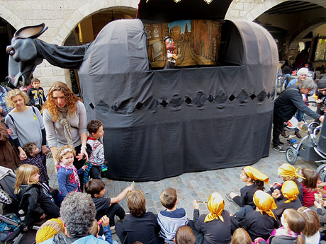 Fires 2017. Passejada de la Mula Baba i teatre de titelles a la Rambla de la Llibertat