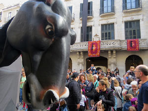 Fires 2017. Passejada amb la Mula Baba i teatre de titelles a la Rambla de la Llibertat