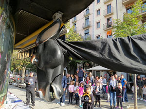 Fires 2017. Passejada amb la Mula Baba i teatre de titelles a la Rambla de la Llibertat