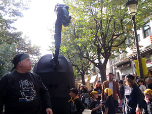 Fires 2017. Passejada amb la Mula Baba i teatre de titelles a la Rambla de la Llibertat