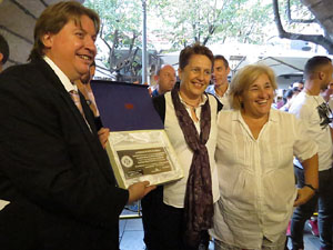 Fires 2017. Col&middot:locaci&oacute; d'una placa commemorativa de l'ascens del Girona FC a primera divisi&oacute; a l'antic caf&egrave; Norat, a la Rambla de la Llibertat