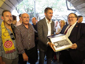 Fires 2017. Col&middot:locaci&oacute; d'una placa commemorativa de l'ascens del Girona FC a primera divisi&oacute; a l'antic caf&egrave; Norat, a la Rambla de la Llibertat