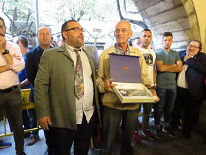 Fires 2017. Col&middot:locaci&oacute; d'una placa commemorativa de l'ascens del Girona FC a primera divisi&oacute; a l'antic caf&egrave; Norat, a la Rambla de la Llibertat