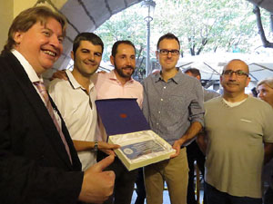 Fires 2017. Col&middot:locaci&oacute; d'una placa commemorativa de l'ascens del Girona FC a primera divisi&oacute; a l'antic caf&egrave; Norat, a la Rambla de la Llibertat