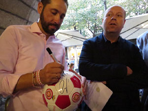 Fires 2017. Col&middot:locaci&oacute; d'una placa commemorativa de l'ascens del Girona FC a primera divisi&oacute; a l'antic caf&egrave; Norat, a la Rambla de la Llibertat