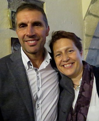 La regidora d'Esports de l'Ajuntament de Girona, Isabel Murad&agrave;s, amb el president del Girona, Delf&iacute; Geli Roura