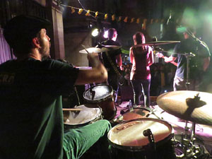Fires 2017. Fires populars al carrer Ferreries Velles, amb m&uacute;sica de The Joke i Sexy Toys