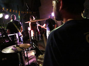 Fires 2017. Fires populars al carrer Ferreries Velles, amb m&uacute;sica de The Joke i Sexy Toys