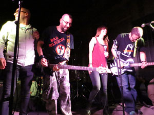 Fires 2017. Fires populars al carrer Ferreries Velles, amb m&uacute;sica de The Joke i Sexy Toys