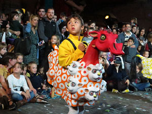 Fires 2017. Ballades de capgrossos, gegants i far&agrave;ndula a la pla&ccedil;a del Vi