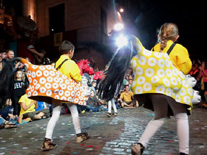 Fires 2017. Ballades de capgrossos, gegants i far&agrave;ndula a la pla&ccedil;a del Vi