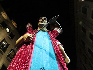 Fires 2017. Ballades de capgrossos, gegants i far&agrave;ndula a la pla&ccedil;a del Vi
