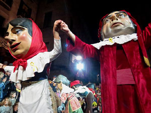 Fires 2017. Ballades de capgrossos, gegants i far&agrave;ndula a la pla&ccedil;a del Vi