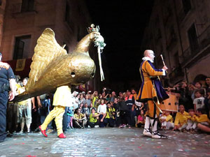 Fires 2017. Ballades de capgrossos, gegants i far&agrave;ndula a la pla&ccedil;a del Vi