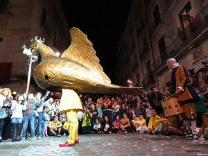 Fires 2017. Ballades de capgrossos, gegants i far&agrave;ndula a la pla&ccedil;a del Vi