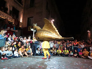 Fires 2017. Ballades de capgrossos, gegants i far&agrave;ndula a la pla&ccedil;a del Vi
