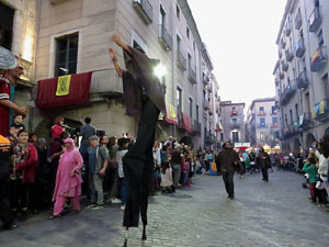 Fires 2017. Ballades de capgrossos, gegants i far&agrave;ndula a la pla&ccedil;a del Vi