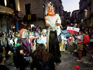 Fires 2017. Ballades de capgrossos, gegants i far&agrave;ndula a la pla&ccedil;a del Vi