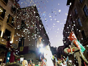 Fires 2017. Ballades de capgrossos, gegants i far&agrave;ndula a la pla&ccedil;a del Vi