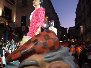 Fires 2017. Ballades de capgrossos, gegants i far&agrave;ndula a la pla&ccedil;a del Vi