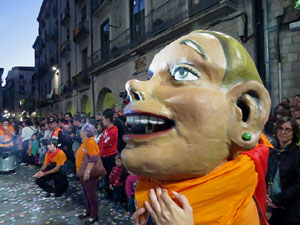 Fires 2017. Ballades de capgrossos, gegants i far&agrave;ndula a la pla&ccedil;a del Vi