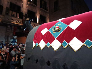 Fires 2017. Ballades de capgrossos, gegants i far&agrave;ndula a la pla&ccedil;a del Vi
