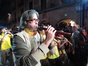Fires 2017. Ballades de capgrossos, gegants i far&agrave;ndula a la pla&ccedil;a del Vi
