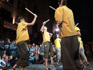 Fires 2017. Ballades de capgrossos, gegants i far&agrave;ndula a la pla&ccedil;a del Vi