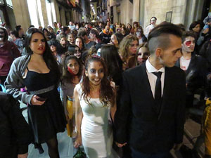 Fires 2017. 6a. Zombie Walk de Girona dins el festival Acocollona't