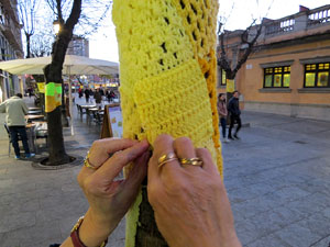 Acci&oacute; 'Teixint la llibertat' a la Rambla de la Llibertat