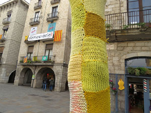 Acci&oacute; 'Teixint la llibertat' a la Rambla de la Llibertat