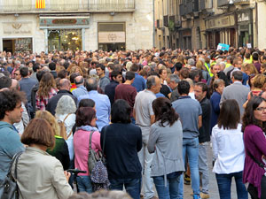 Concentraci&oacute; a la pla&ccedil;a del Vi en protesta per l'empresonament de Cuixart i S&aacute;nchez