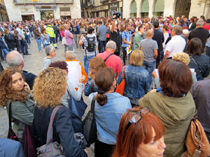 Concentraci&oacute; a la pla&ccedil;a del Vi en protesta per l'empresonament de Cuixart i S&aacute;nchez