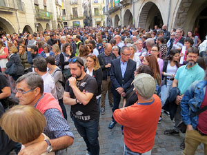 Concentraci&oacute; a la pla&ccedil;a del Vi en protesta per l'empresonament de Cuixart i S&aacute;nchez