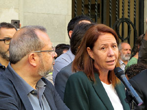 Concentraci&oacute; a la pla&ccedil;a del Vi en protesta per l'empresonament de Cuixart i S&aacute;nchez