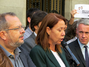 Concentraci&oacute; a la pla&ccedil;a del Vi en protesta per l'empresonament de Cuixart i S&aacute;nchez