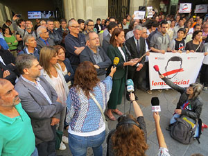 Concentraci&oacute; a la pla&ccedil;a del Vi en protesta per l'empresonament de Cuixart i S&aacute;nchez