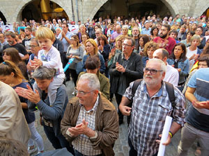 Concentraci&oacute; a la pla&ccedil;a del Vi en protesta per l'empresonament de Cuixart i S&aacute;nchez
