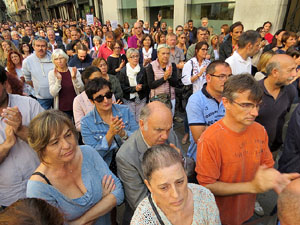 Concentraci&oacute; a la pla&ccedil;a del Vi en protesta per l'empresonament de Cuixart i S&aacute;nchez