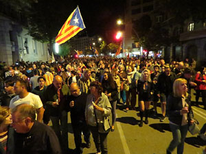Concentraci&oacute; a la pla&ccedil;a de la Constituci&oacute; en protesta per l'empresonament de Cuixart i S&aacute;nchez