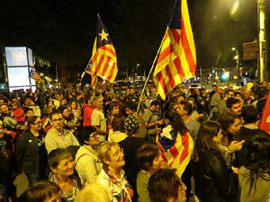 Concentraci&oacute; a la pla&ccedil;a de la Constituci&oacute; en protesta per l'empresonament de Cuixart i S&aacute;nchez