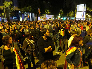 Concentraci&oacute; a la pla&ccedil;a de la Constituci&oacute; en protesta per l'empresonament de Cuixart i S&aacute;nchez