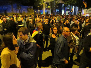 Concentraci&oacute; a la pla&ccedil;a de la Constituci&oacute; en protesta per l'empresonament de Cuixart i S&aacute;nchez