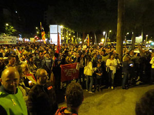 Concentraci&oacute; a la pla&ccedil;a de la Constituci&oacute; en protesta per l'empresonament de Cuixart i S&aacute;nchez