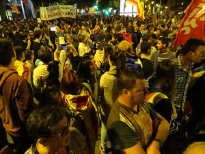 Concentraci&oacute; a la pla&ccedil;a de la Constituci&oacute; en protesta per l'empresonament de Cuixart i S&aacute;nchez