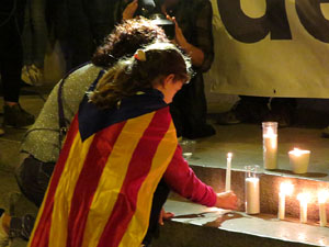 Concentraci&oacute; a la pla&ccedil;a de la Constituci&oacute; en protesta per l'empresonament de Cuixart i S&aacute;nchez