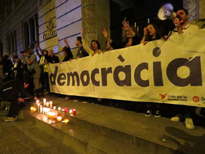 Concentraci&oacute; a la pla&ccedil;a de la Constituci&oacute; en protesta per l'empresonament de Cuixart i S&aacute;nchez