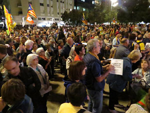 Concentraci&oacute; a la pla&ccedil;a de la Constituci&oacute; en protesta per l'empresonament de Cuixart i S&aacute;nchez