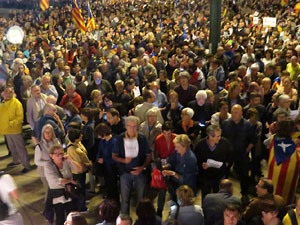 Concentraci&oacute; a la pla&ccedil;a de la Constituci&oacute; en protesta per l'empresonament de Cuixart i S&aacute;nchez
